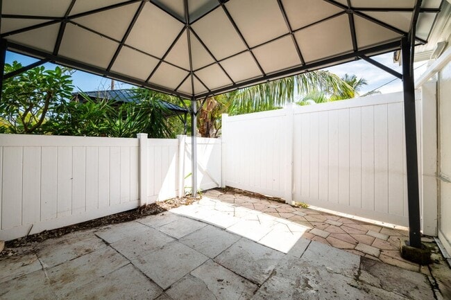 Building Photo - 2298 NE 4th Ave