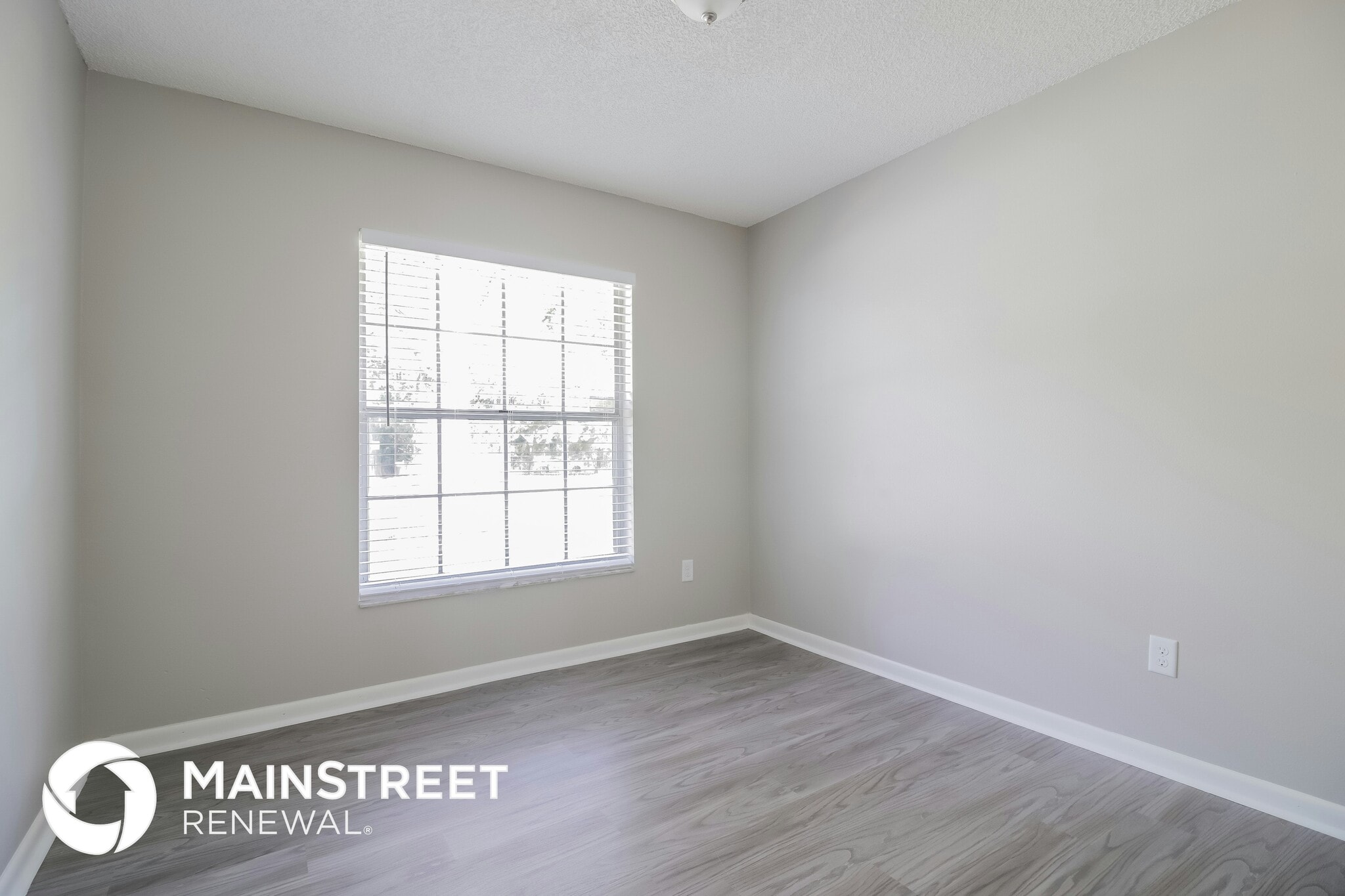 Building Photo - 1390 E Euclid Ave