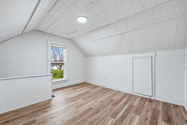 Building Photo - Cozy 3BR with Covered Front Porch