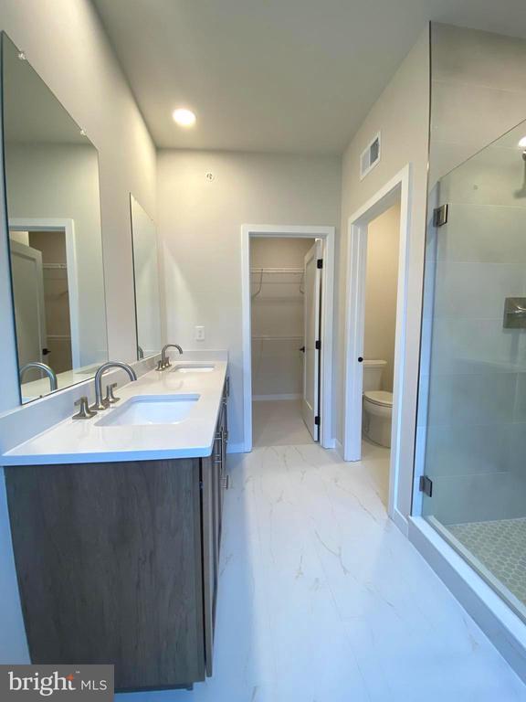 Building Photo - 72 Alroy Rd