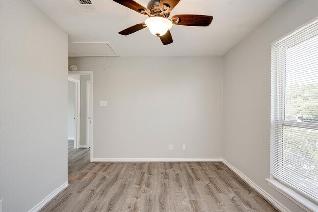 Building Photo - 801 Grassy Knoll