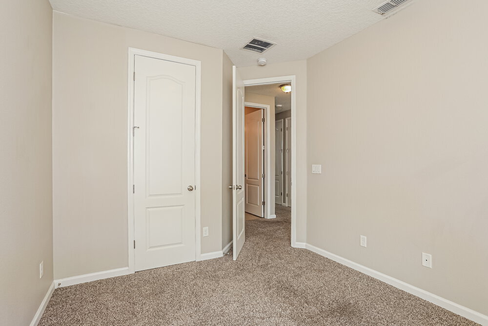 Building Photo - 15889 Lexington Park Blvd