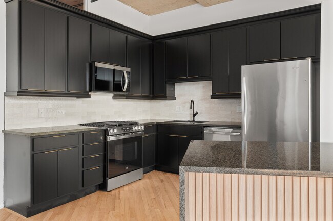 Building Photo - 6 S Laflin St