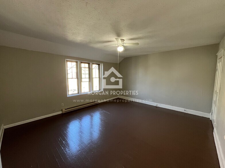 Building Photo - 302 S 12th St