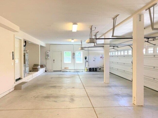 Building Photo - NEW PRICE ! Luxurious & Sought After Home In The Bucolic Hills Of Gated Norris Canyon Estates !