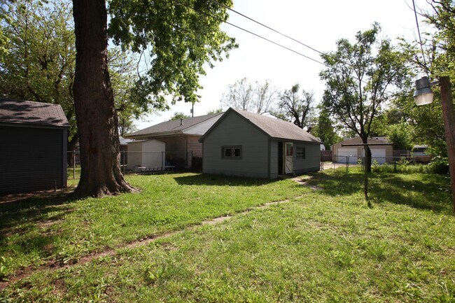 Building Photo - 2041 S Emporia St