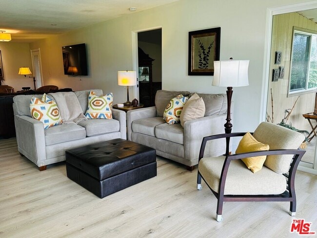 Building Photo - 425 S Paseo Laredo
