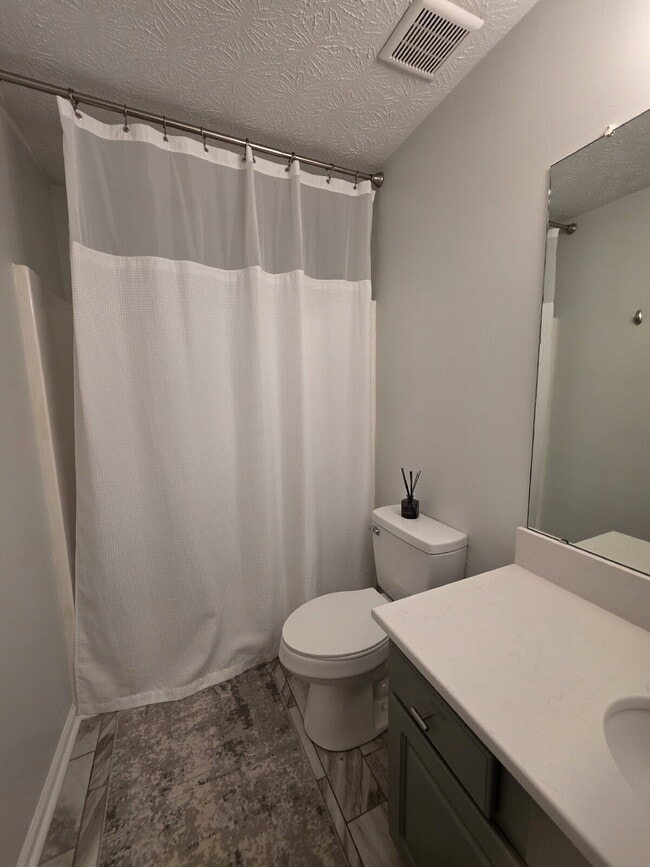 Building Photo - Stylish modern 2 story on a spacious 1 acre lot in Sharpsburg - avail Sept 1st.