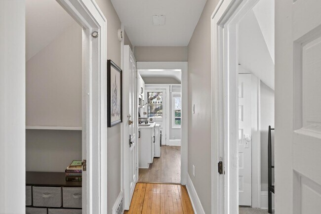 Building Photo - 3553 Dupont Ave S