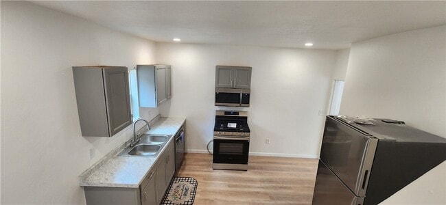 Building Photo - 105 Davis St