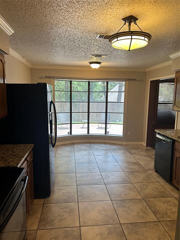 Building Photo - 820 Lake Forest Ct