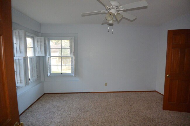 Building Photo - Cute Home in Beverly Glen Area