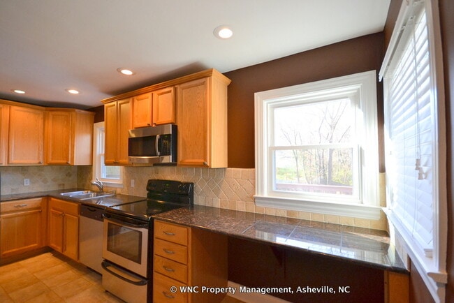 Building Photo - 17 Morris St