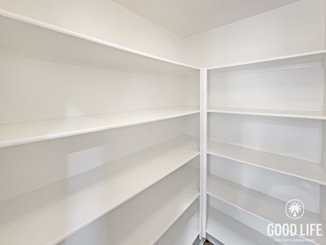 Building Photo - Highly Desired Irvine Living | 3-Bed, Office, Gated Community