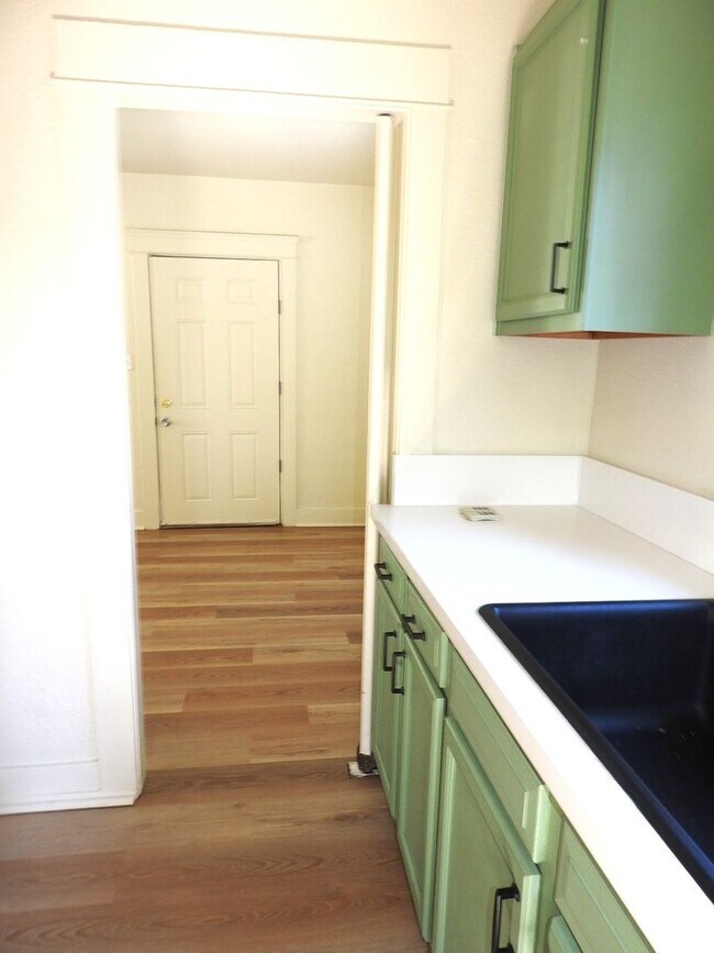 Building Photo - 3700cres