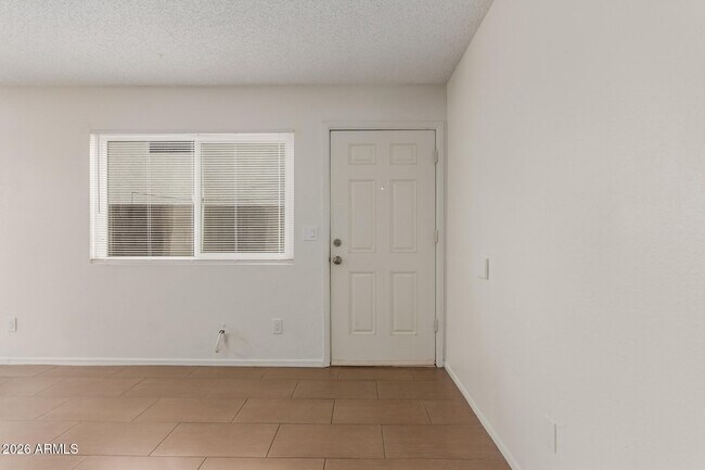 Building Photo - 860 E Brown Rd