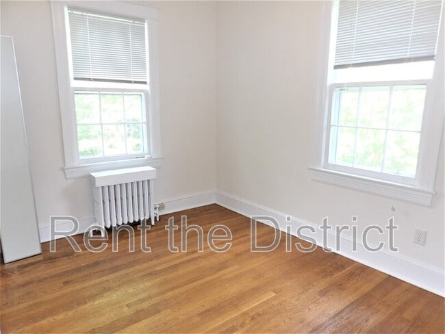 Building Photo - 4433 Fessenden St NW