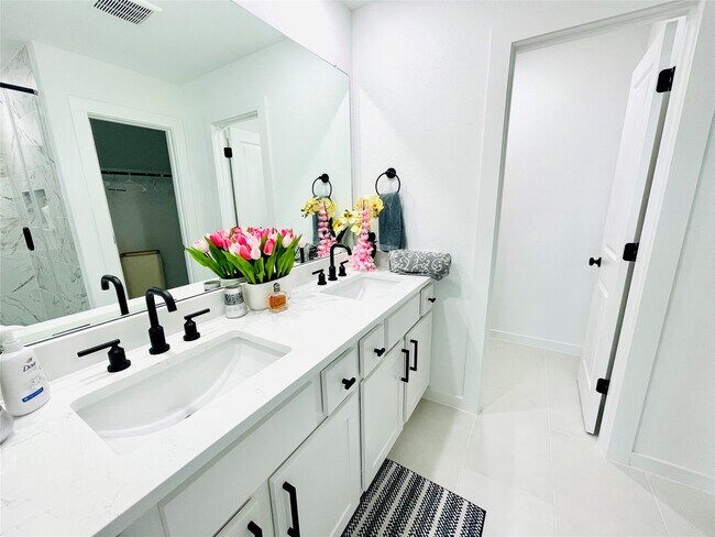 Building Photo - 27039 Flower Isle Ln