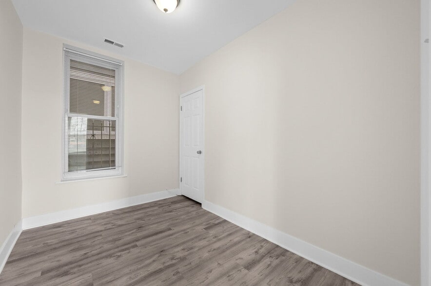Bedroom 2 - 2756 W Monroe St