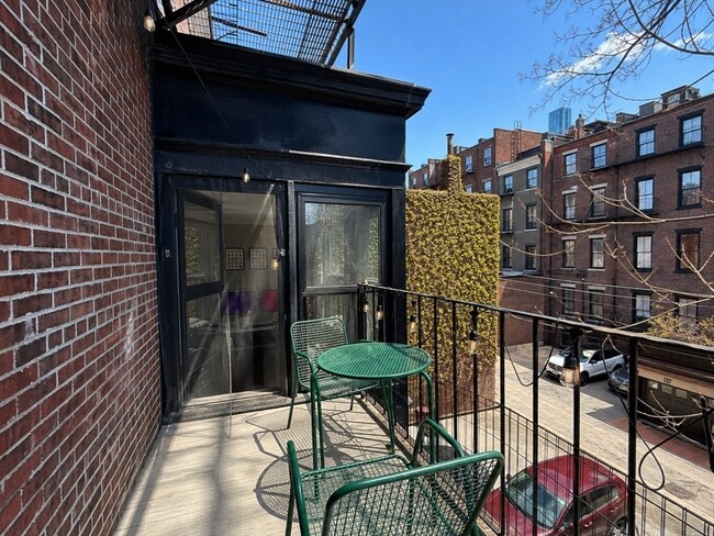 Building Photo - 315 Beacon St