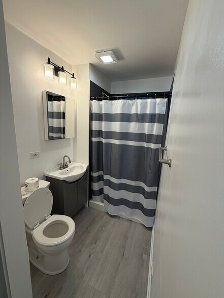 Bathroom - 3206 S Waterview Ave