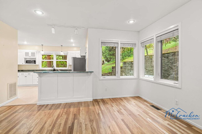 Building Photo - Stunning 3-Bedroom Home with Breathtaking ...