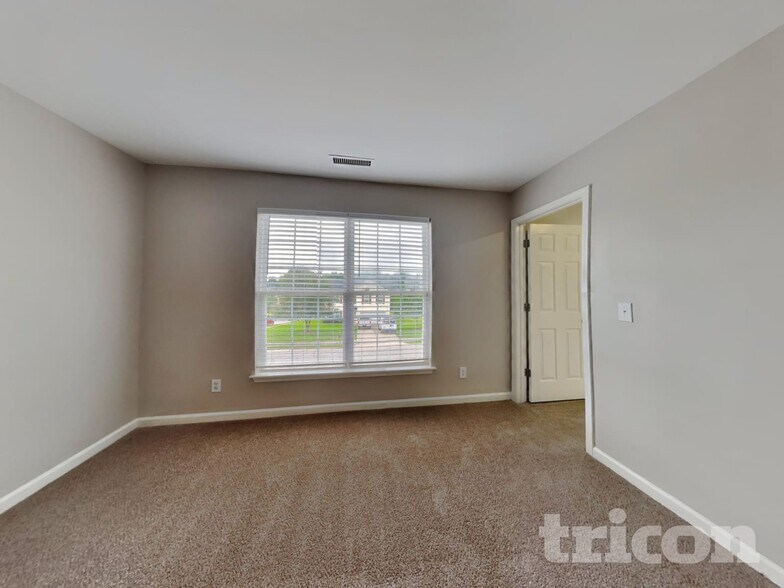 Building Photo - 705 Champion St