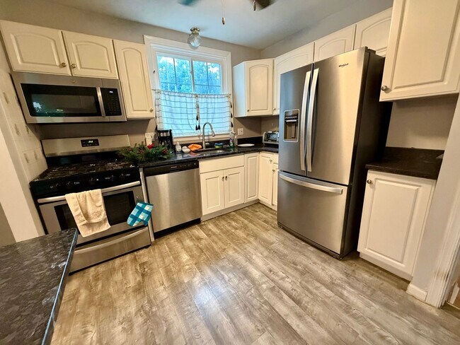 Building Photo - 300 Winding Way