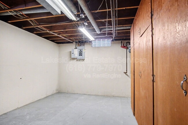 Building Photo - 1421 Ball Ave NE