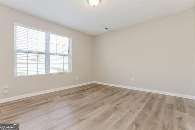 Building Photo - 6050 Flagstaf Walk