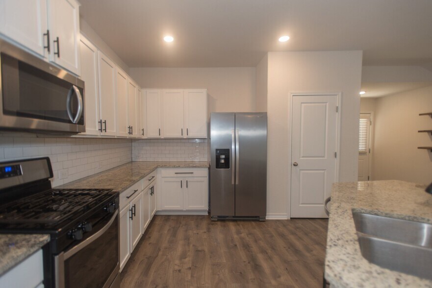 Building Photo - 14059 Coquina Blfs