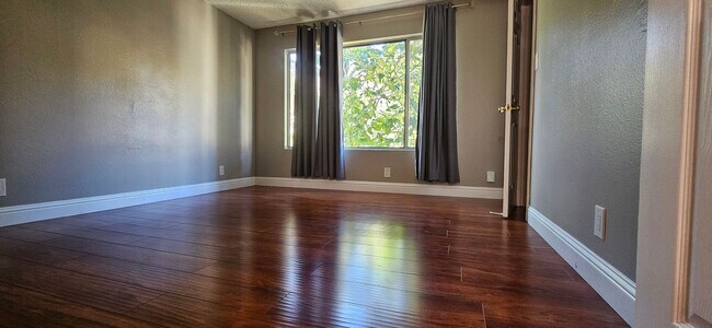 Building Photo - 2010 18th St