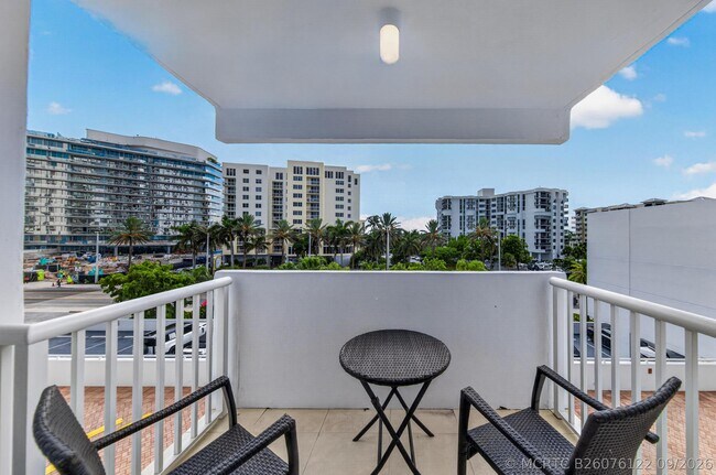 Building Photo - 1370 S Ocean Blvd
