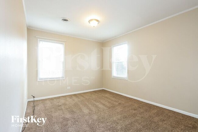 Building Photo - 374 Oswego St