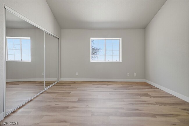 Building Photo - 315 Seine Way