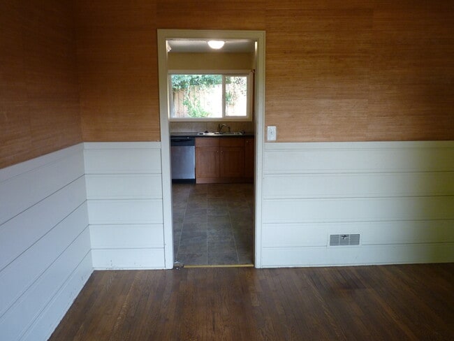 Building Photo - Charming 3BD | 2BA Cottage + Bonus Room - ...