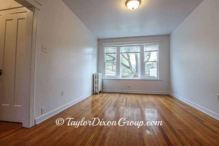 Building Photo - 506 E 70th St