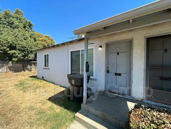 Building Photo - 515 N M St