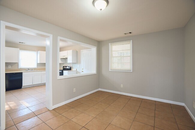 Building Photo - Bright & Spacious 3BR Home in Carroll Heights