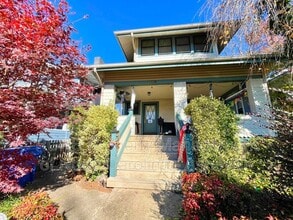 Building Photo - 114 Hillside St