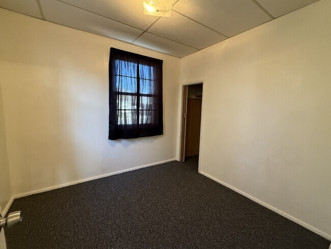 Building Photo - 326 Miles Ave