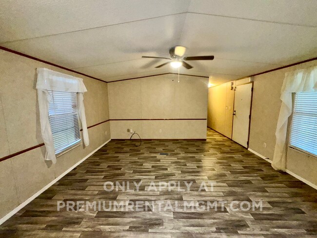 Building Photo - 641 Bayou Dr