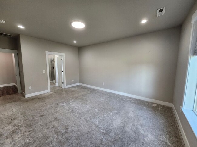 Building Photo - Elegant 4 Bed, 2 Ba Home - MANY Upgrades &...