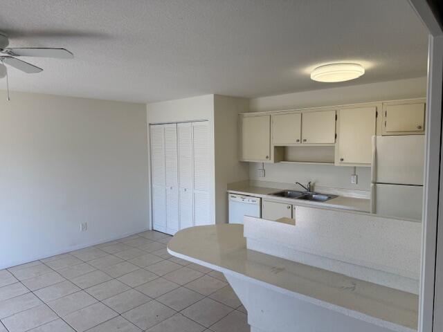 Building Photo - 637 Executive Center Dr
