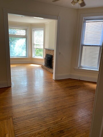 Building Photo - 2644 N Wilton Ave