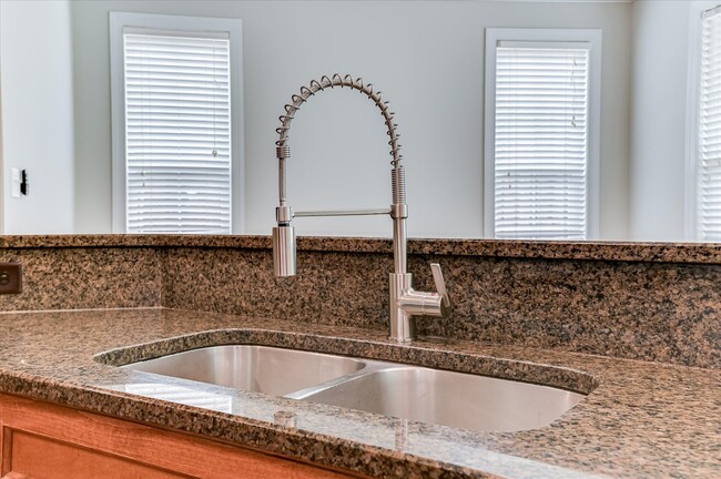 Building Photo - 1111 Sumter Landing Cir