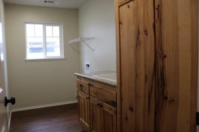 Building Photo - Henderson Center Gorgeous!  Executive Home, Beautiful finishes