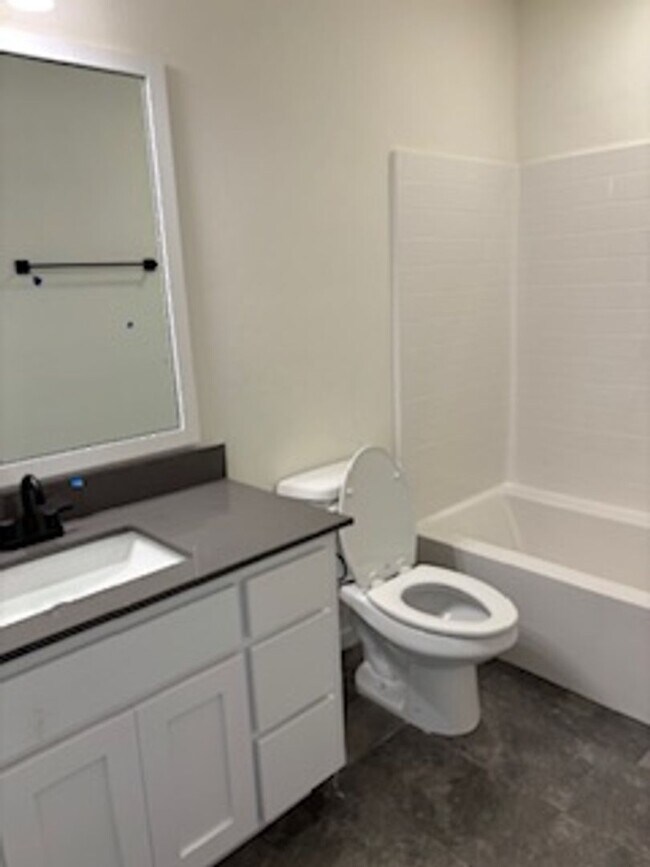 Building Photo - 18104 Austin Ct