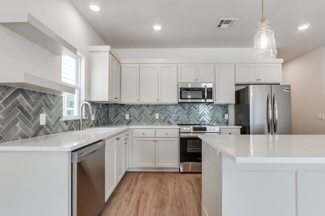 Building Photo - Urban living in Edmond
