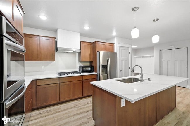 Building Photo - New & Upgraded 4BD Home!